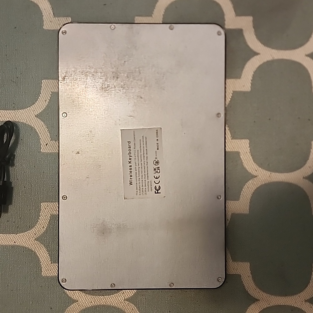 Ultra Slim Mini Wireless Keyboard - Picture 4 of 4